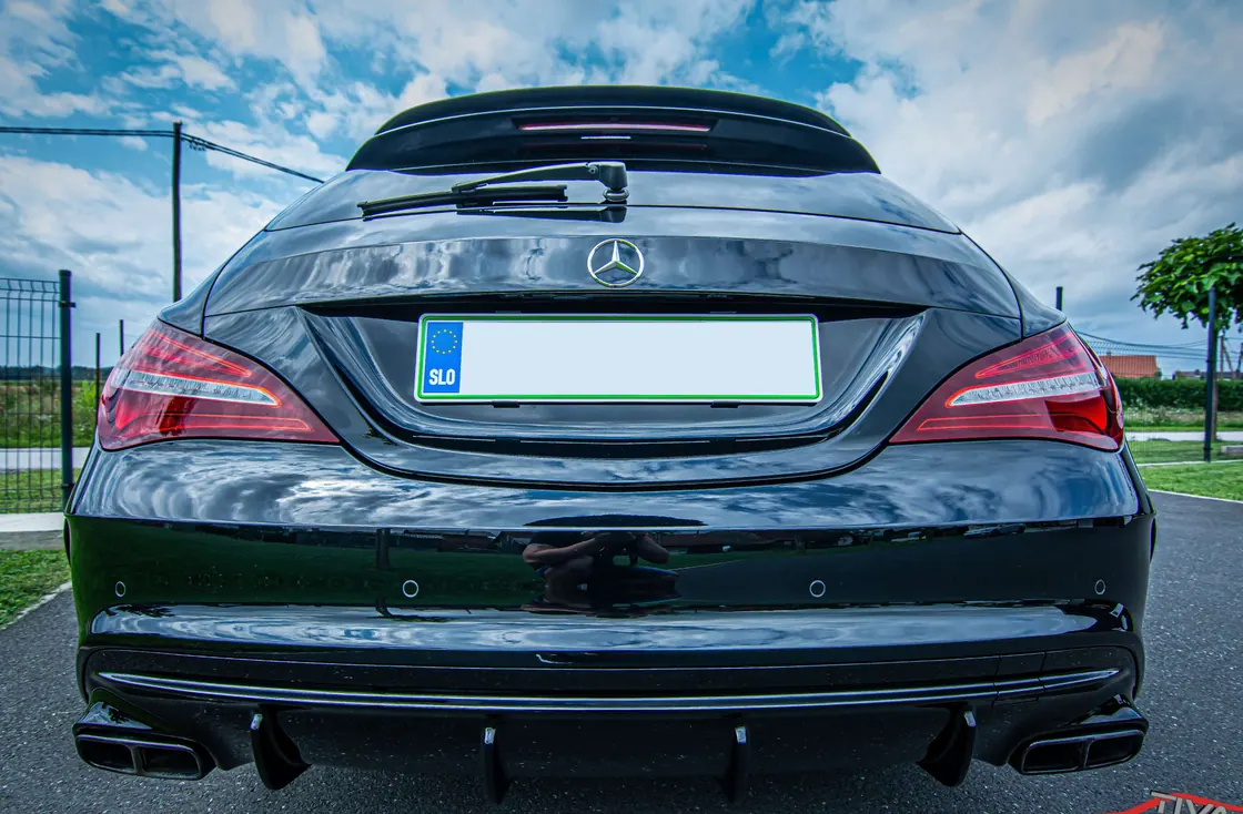 Mercedes-AMG CLA Shooting Brake z nosilcem tablice Pritrdi.me