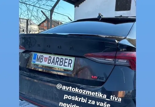 Škoda Octavia RS z nosilcem tablice Pritrdi.me